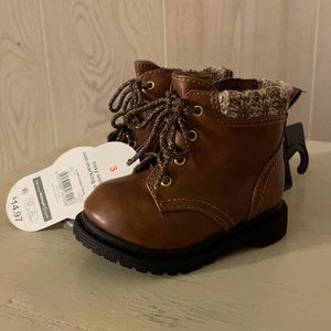 Baby girl boots size 3 says on tag 3months for size 2-3